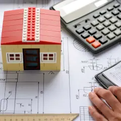 Ile kosztuje budowa domu 140 m²? Zaskakujące koszty, które musisz znać