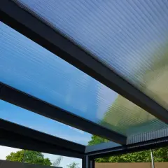 Z czego sufit na tarasie? Poznaj najlepsze materiały na pokrycie
