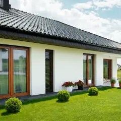 Jaki kolor elewacji do brązowych okien? Odkryj idealne połączenia