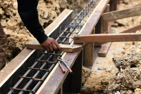 Jaki cement na fundament? Wybierz najlepszy dla swojego projektu