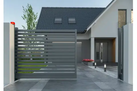 Jaki fundament pod bramę przesuwną - uniknij najczęstszych błędów