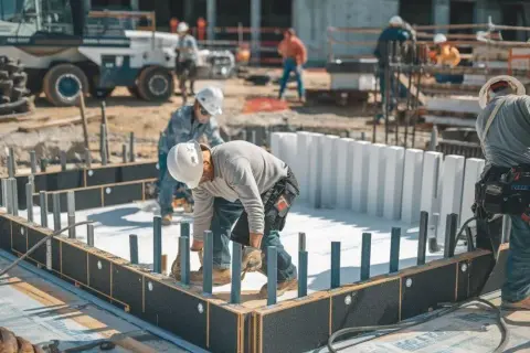 Jaka grubość styropianu na fundament? Kluczowe informacje i porady